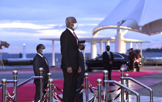 Mi aharu minivan dhuvahuge fulhandhu bureh, rasmee jalsaa eh neh!