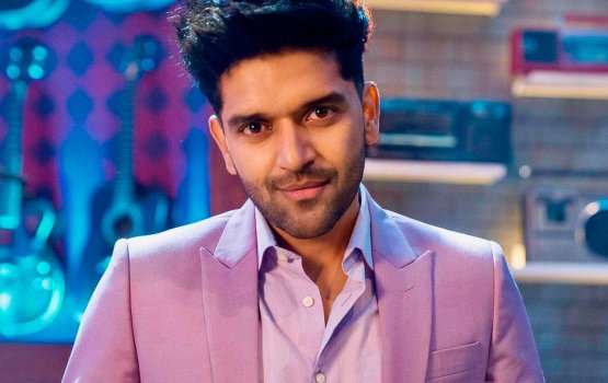 Lavakiyuntheriyaa Guru Bollywood filmakah soikoffi