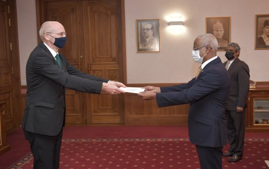 German in kanda alhuvva au safeeru, safeeru kamuge fai kolhu aruvaifi.