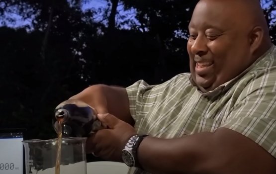 20 sikunthun 2 litrege soda boegen dhuniyeyge recordeh!