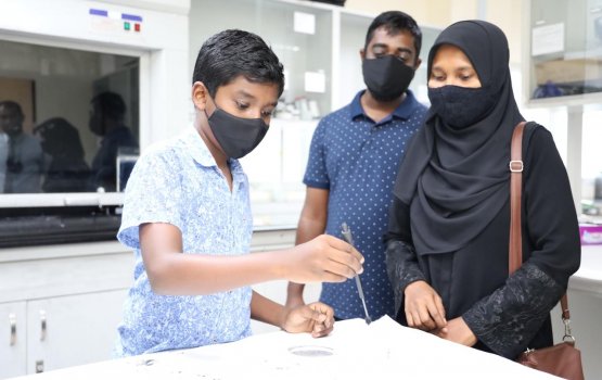 Chemistry A Star hoadhi Rayaan fuluhun ge lab ah