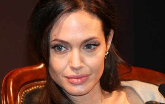 Angelina ge Instagram ah madhu vaguthu kolhen gai 4.8 million followers 