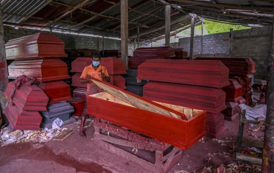 Lanka gai covid maruthah gina ve, cardboard sandhoah thakugai meehun valhu lanee