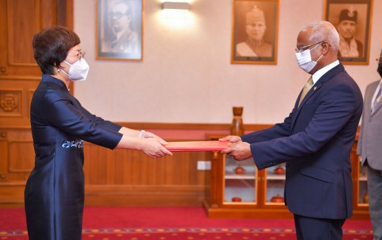 China ge aa safeeru Raees ah faikolhu aruvaifi 