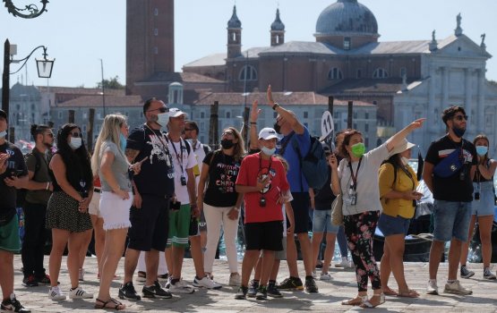 Venice gai tourism control kuran aa ukulheh!