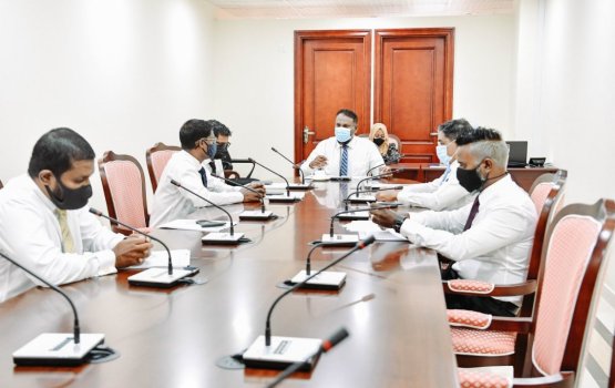 Hiyaa flat massalaagai Raees Solih Majlis  committee ah haazirukuranee