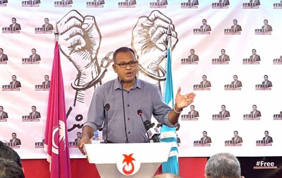 Raees Solih hiyvareh huri nama Raees Yameen minivan koffai campaign kurey: Adam Shareef