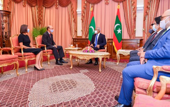 3 Gaumeh ge safeerunnaaeku gina kanthah thakeh kuran mashvaraa kuravvaifi