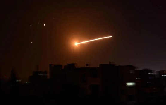 Israel ge hamalaa ehgai Syria ge fas meehaku maruvejje