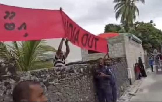 Kulhudhuffushee gai india out banner dhamaigen meehaku hayyaru koffi