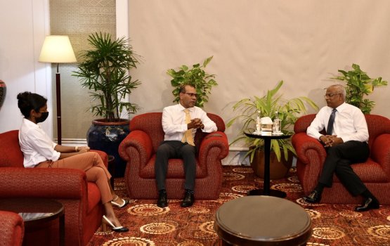 Inthihaabehgai vaadha kuraanee verikan badhalukuran: Nasheed