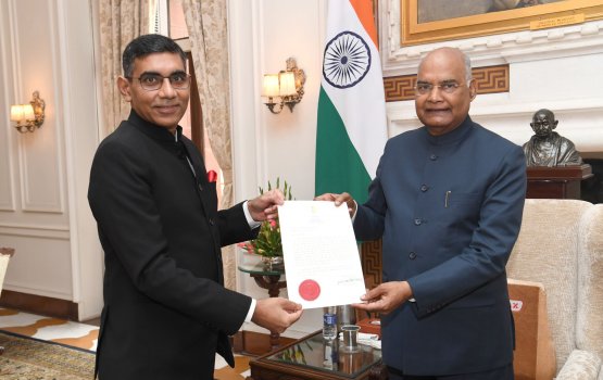 India in rajje ah kanda elhi aa safeerah fai kolhu havaalu koffi