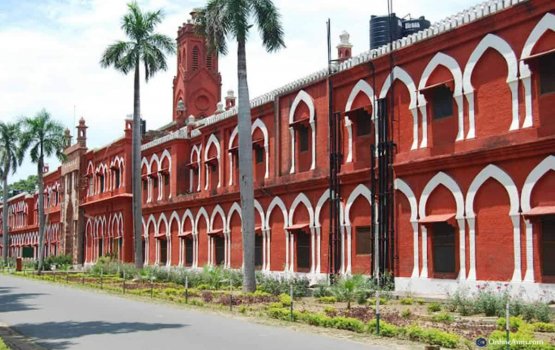 Aligalhu university in Ameen kiyavaa vidhaalhu vee kon ehcheh? 