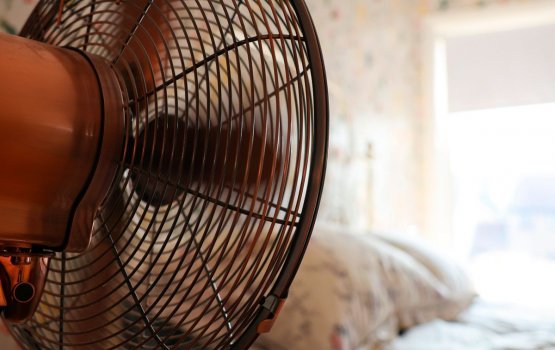 Nidhaa iru AC aai fankaa jehun rangalheh noon!