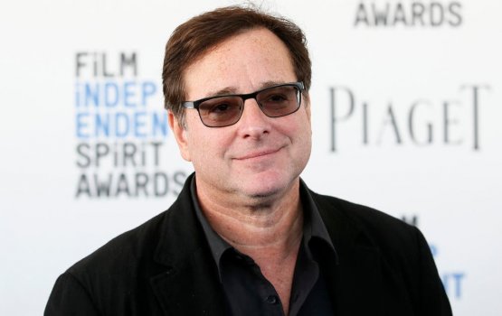 Mashhooru TV thari Bob Saget maruvefai ovva fenijje