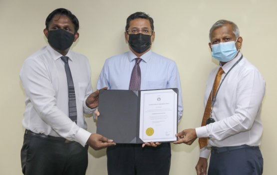 Payment khidhumai dhinumuge licence Dhiraagu aai Ooredoo ah dheefi