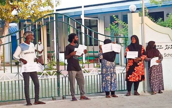 Principal nethigen Filladhoo schoolgai muzaaharaa kuranee