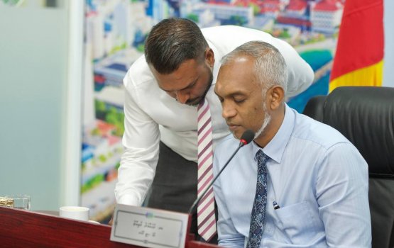 Roadha mahaa dhimaakoh City Council night market baavvanee