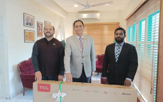 Pakistan high commission in Addu Nooraanee schoolah TV eh hadhiyakoffi