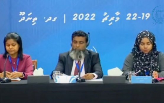 Thinadhoo in meehun beyli massalla: Nasir ge aniyaaverikan meehun romun romun kiyaidhenee