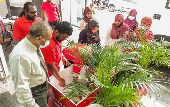Asaasee beynunthah fuhdhan dhathi 100 aailaa akah BML ge muvazzafun kaaboa thakethi hadhiyaa koffi