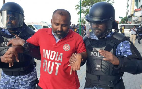 Iyyege muzaharaa in hayyarukuri emmen adhives dhoonidhoo gai