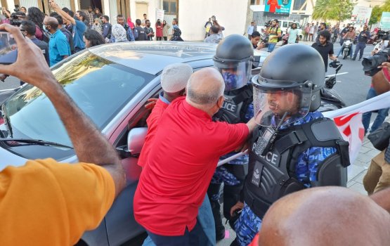 Idhikolhun beyvvi muzaaharaagai 7 meehaku hayyarukoffi 