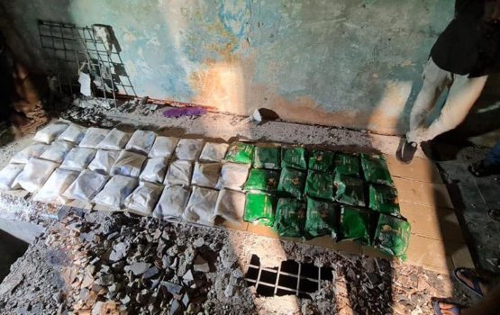 Valhulaafai huri 42 kg ge heroine masalaagai iss meehaa hayyaru koffi