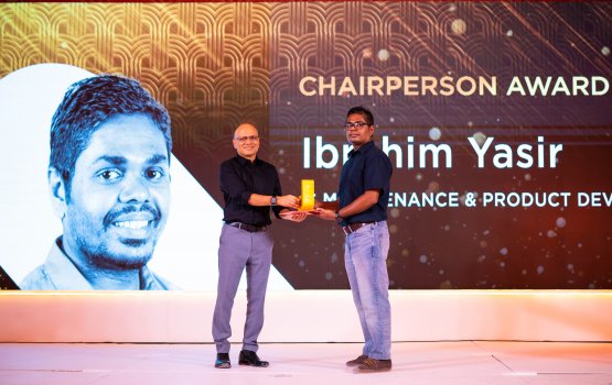 Dhiraagu ge emme sharafuveri award mifaharu Yasir ah