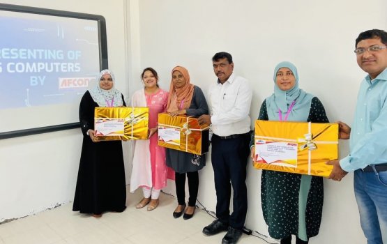 India in Hithadhoo school ah 25 computer hadhiya koffi