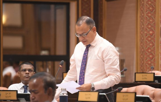 Inthihaabugai raees yaamen vaadha kurahvaane, rangalhu gothakee Nasheed ves vaadhakurun: Adam Shareef
