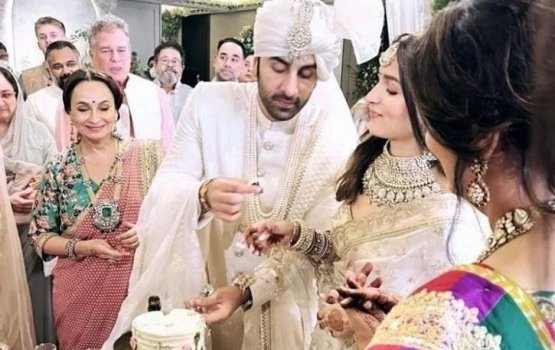 Alia aai Ranbir ge kaiveneege cake alhan negee kiha irehkan engeytha?