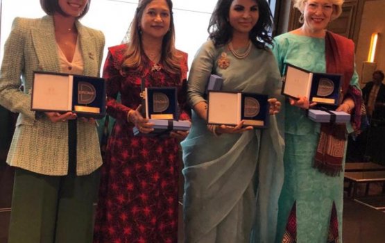 Asia ge enme molhu diplomat akah Dr. Farahnaz 