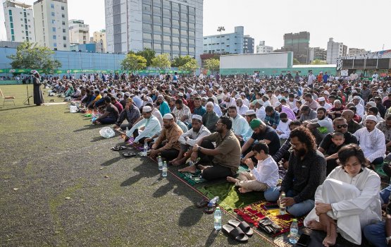Male' sarahahdhuge 4 thanehgai bodu jamaa'athugai eid namaadhu kurun baavvanee