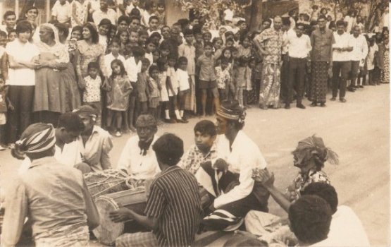 Zamaanaa eku Eid faahaga kurumah aee kihaa bodu badhaleh? 