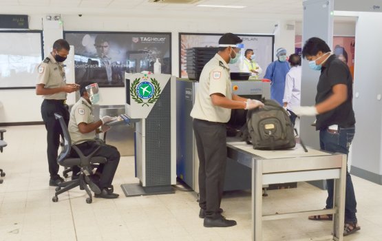 Velana International Airport in beyrah furaa passenger in ge bootu baalaigen screen kuranee