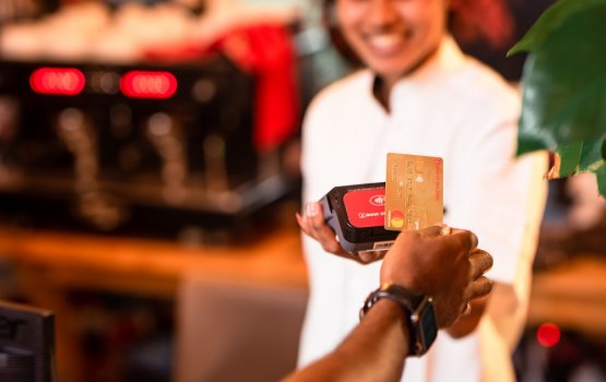 BML ge credit card 4,000 rf. ge aamdhanee libey nama mihaaru libeyne