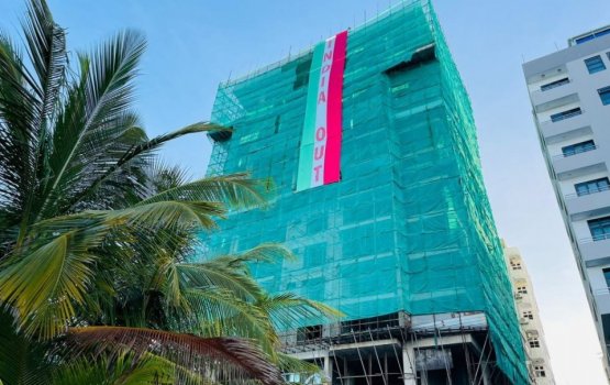 'India Out' banner negi massalaige hukum kurun maadhamaa 