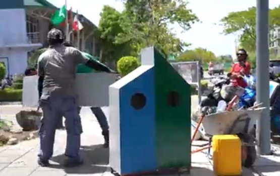 Hulhumalege eki sarahaddhugai HDC in dustbin bahattanee