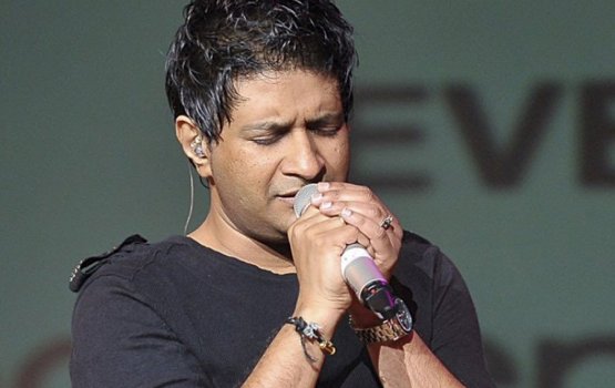 Show eh dhintha irukolheh fahun bollywood ge lavakiyuntheriyaa KK maruveje