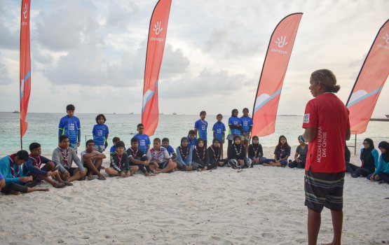 dhuniyege kandhuthakuge dhuvahaa gulhigen Dhiraagun kuda kudhinnah hassa harakaiy thakeh bavvaifi