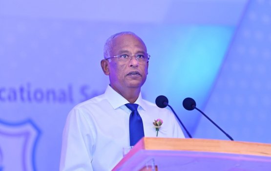 Holhudhoo ge baeh ge gothugai holhumeedhoo tharaggee kuraanan: Raees