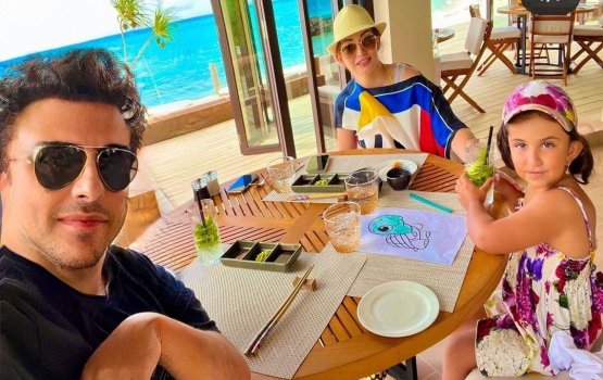 Adnan Sami aai Sushmita vesh chuty heydha kurumah Raajje gai