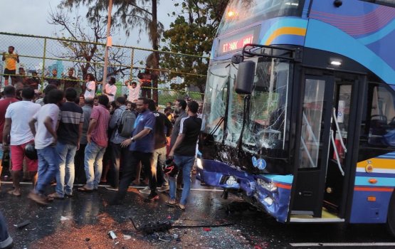 Bahakaa Car akaa jehi nurakkaatheri accidenteh, 4 meehaku hospitalah