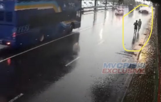 Car accident vee dhuvefa dhiya 2 meehun ge sababun tha?