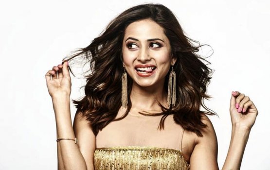 Punjabi actress Sargun ves bollywood ah, furathama film Akshay eku