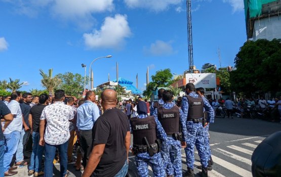 Muzaaharaa huttuvai, lanka meehaku hayyaru koffi