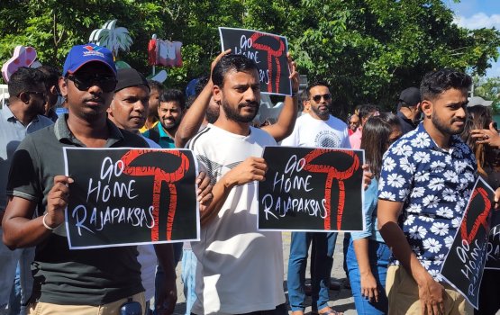 Muzaaharaa gai hayyaru kuri lanka meehaa dhookonnuli