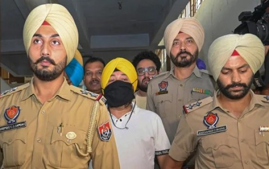 Punjabi lavakiyun theriyaa Daler ge machan kohfaivaa jalu hukun dhamahattaifi