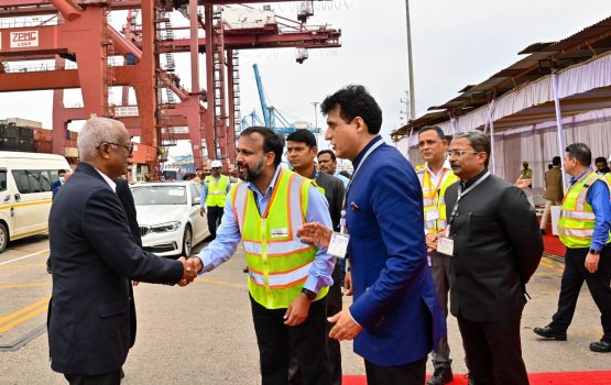 Raees Mumbai Jawaharulal Nehru Port ah ziyaarai kuravvaifi